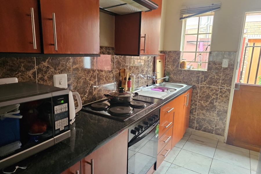 2 Bedroom Property for Sale in Waterval East North West